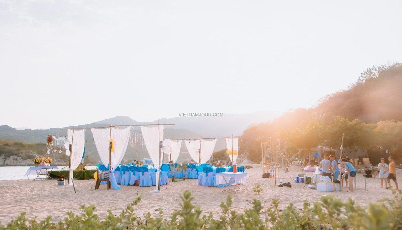 Tiệc hải sản dã chiến trên nhà bè main